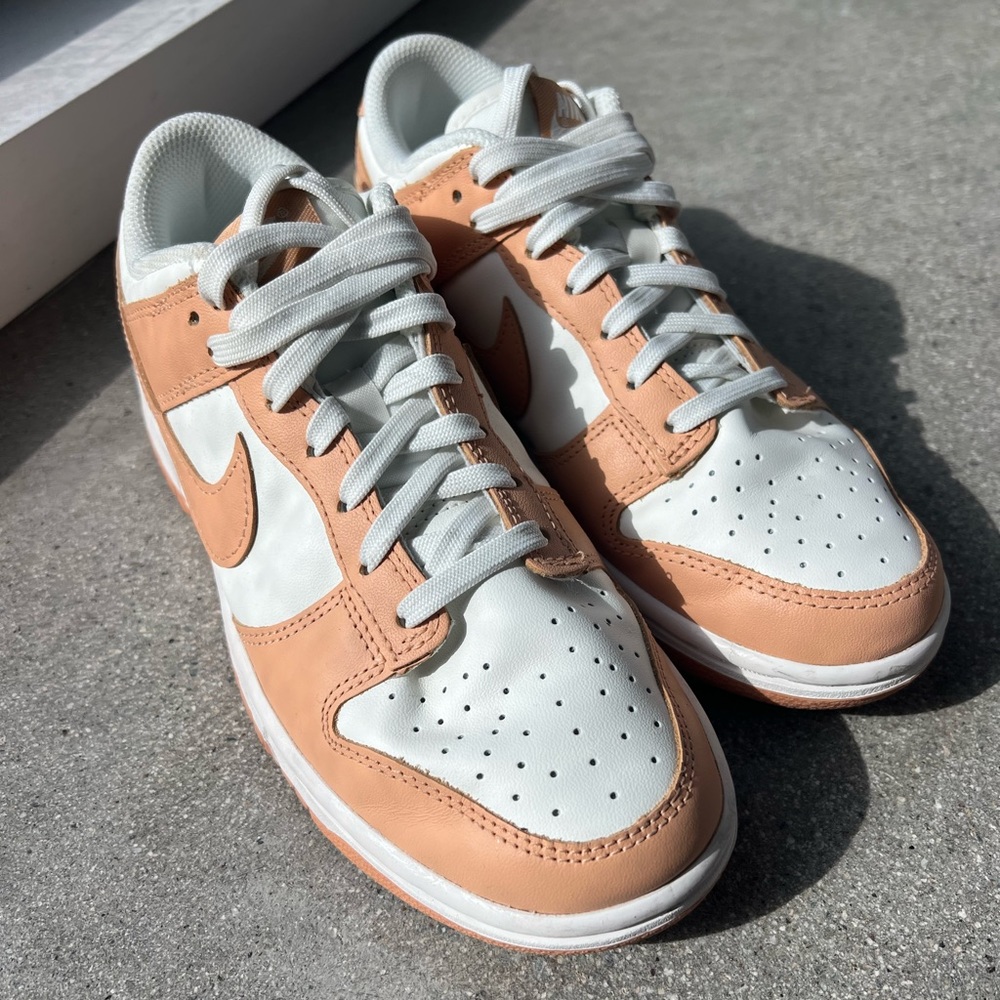 Nike Dunk Low Women 7.5 Tan